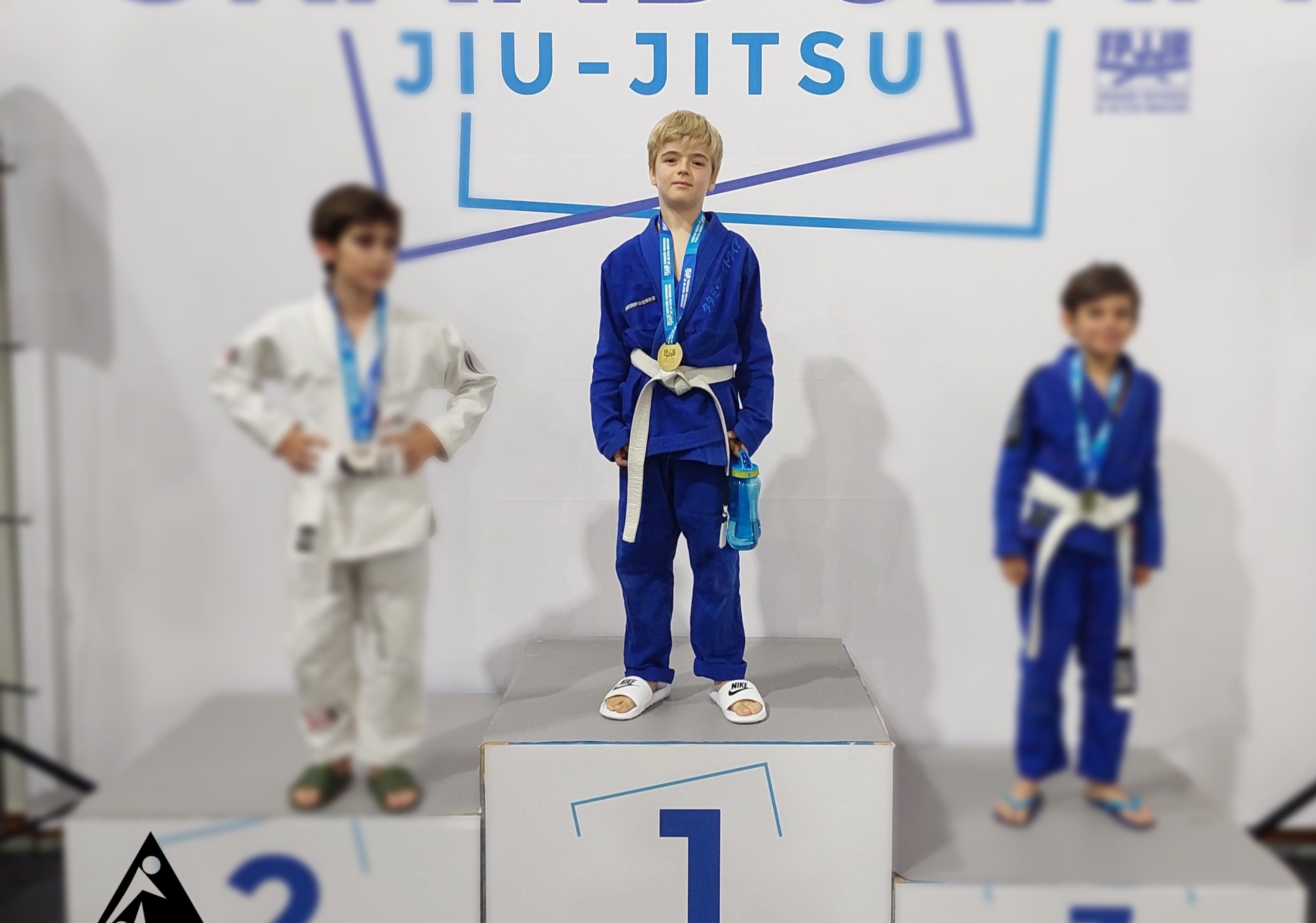 Ouro para jovens praticantes vareiros de Jiu-Jitsu Brasileiro