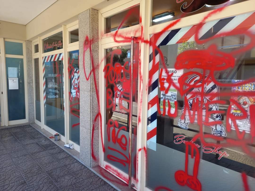 Equipamentos vandalizados na praia da Torreira