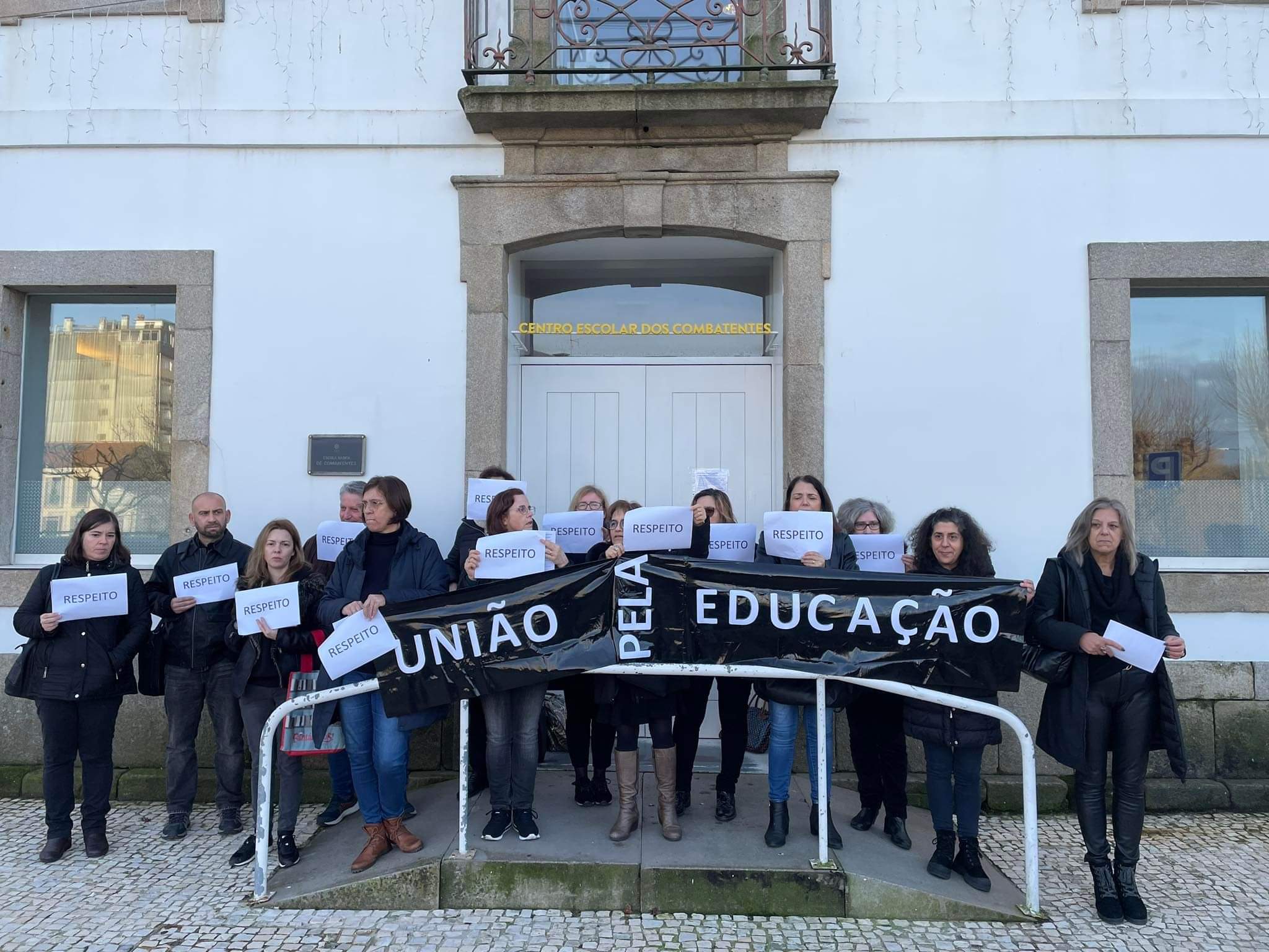 Greve dos professores: Escola dos Combatentes encerrada