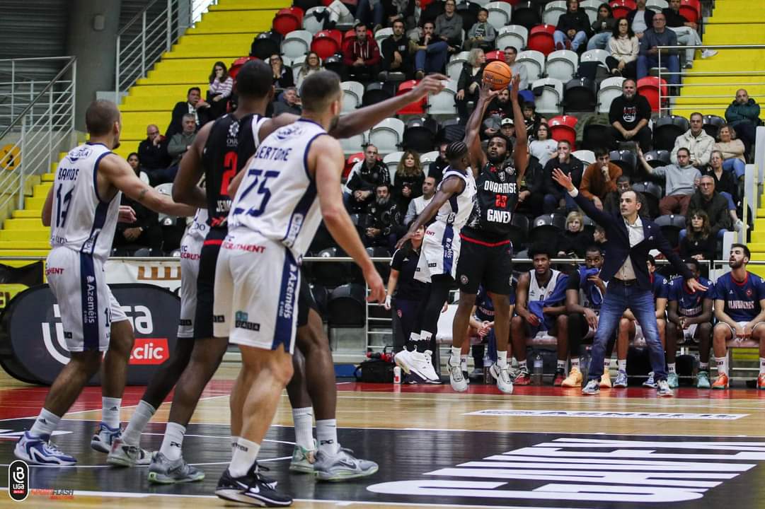 Ovarense vence duelo com a Oliveirense