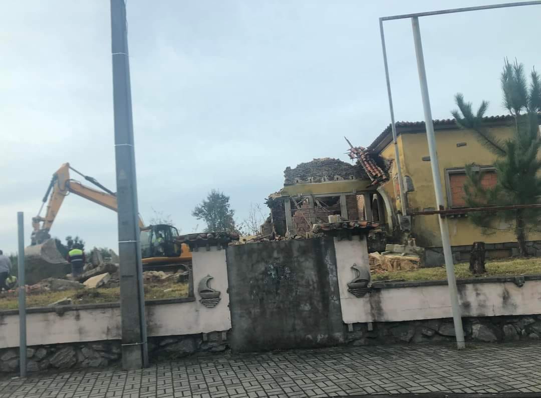 Demolição reduz Casa Amarela a monte de entulho