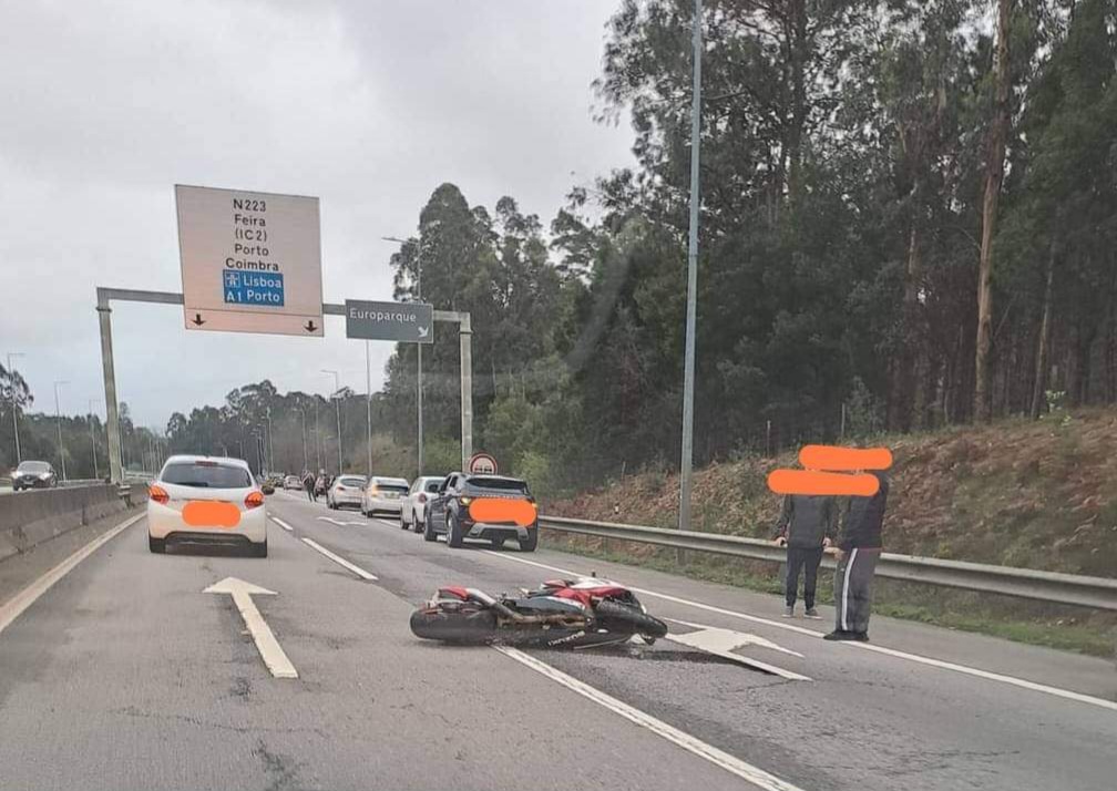 Despiste de moto na variante Maceda/Feira