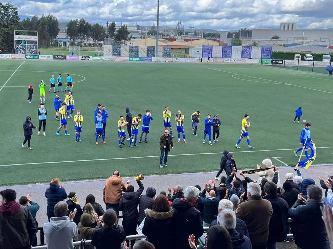 Alba afasta vareiros da final da Taça Pecol