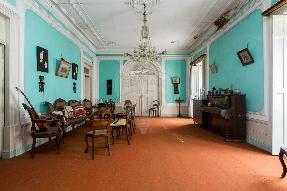 Palacete de charme azulejar no centro de Ovar aguarda por restauro