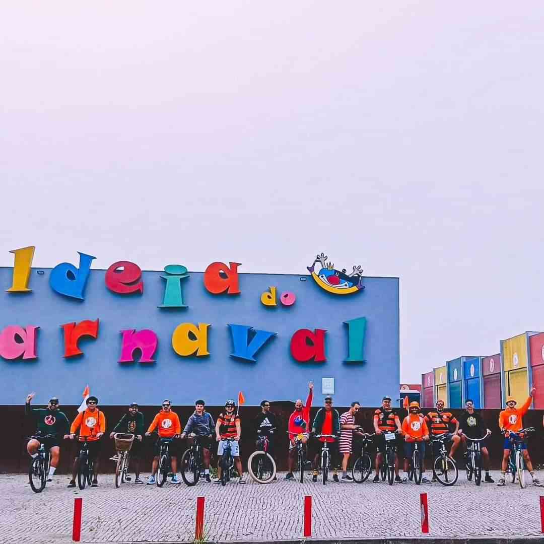 Hippies: "Aquela voltinha anual de bicicleta"