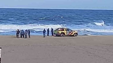 Embarcação deu à costa na praia da Torreira