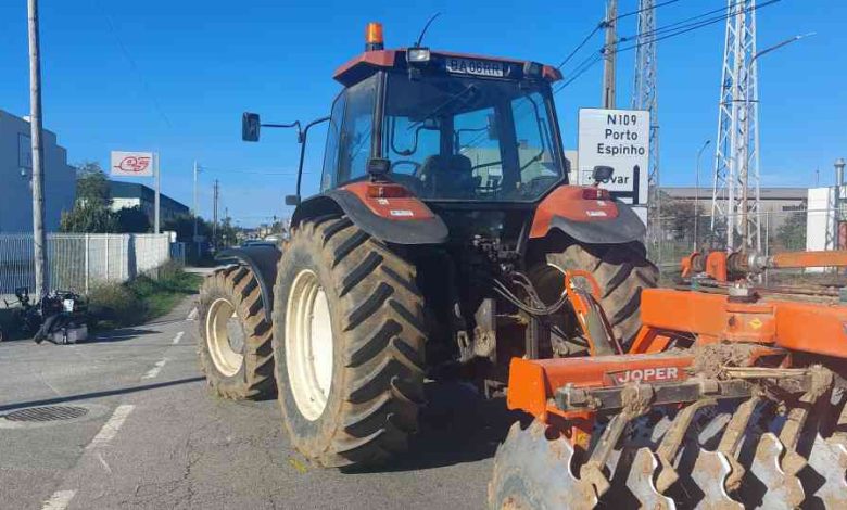 Ferido grave em acidente entre mota e trator na EN109 em Ovar