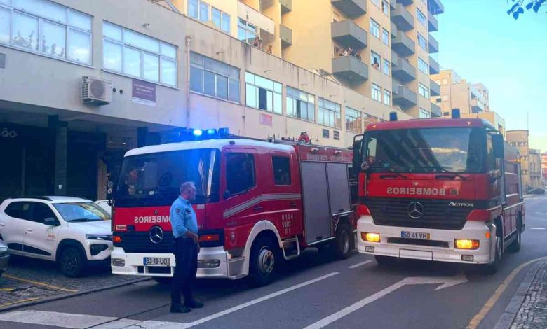 Incêndio urbano no centro de Ovar mobiliza bombeiros