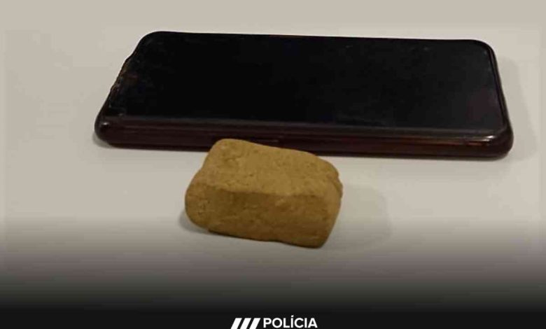 Detido na via pública na posse de droga