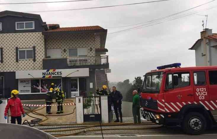 Incêndio causa danos materiais em loja de tintas