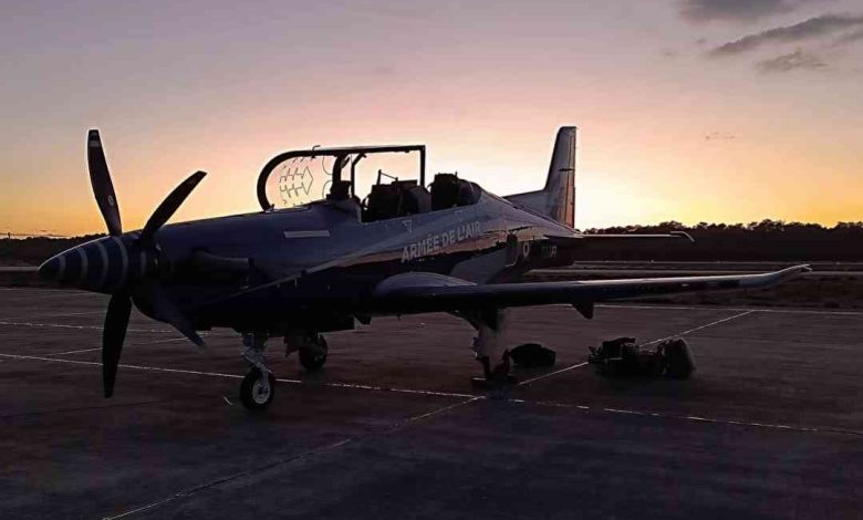 Franceses PC-21 de visita à Base Aérea n.8 de Maceda