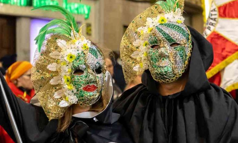 No Carnaval de Ovar, o dominó faz sempre parte do jogo