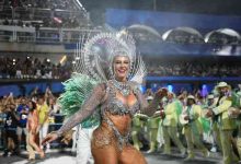 Sem a pressão da competição, escolas de samba dão show no Desfile das Campeãs